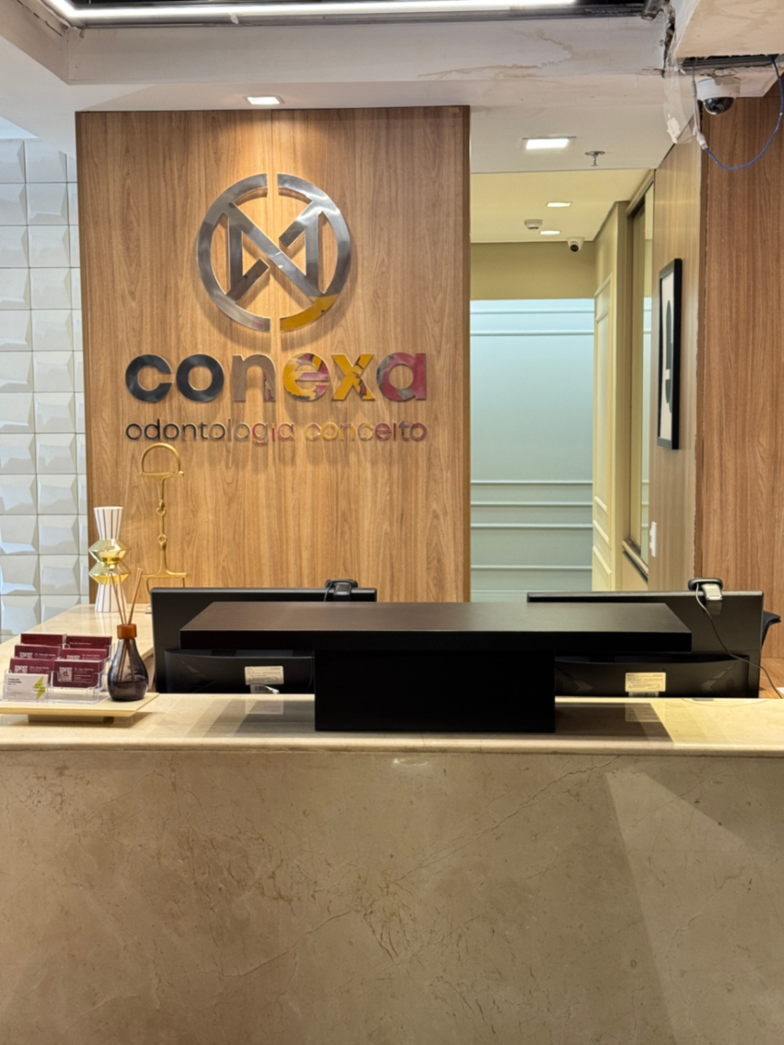 Hall de entrada da Conexa Odontologia Conceito em Fortaleza